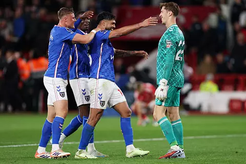 تقدم إلى المركز الثالث.. مفاجآت سندرلاند مستمرة في الدوري الإنجليزي